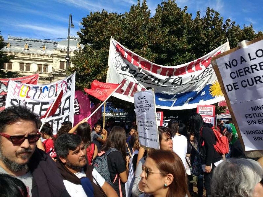 Docentes volverían a las calles y pedirán la ”mensualización” de la cláusula gatillo
