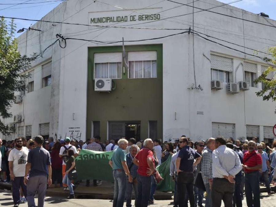 Los trabajadores municipales de Berisso cobrarán las horas extras adeudadas este sábado