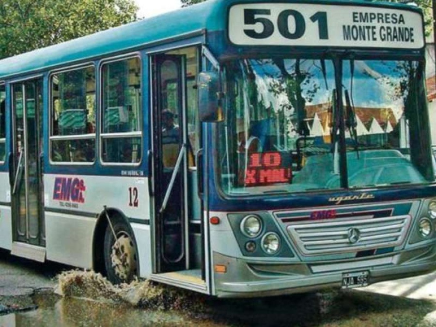 Se subió al colectivo, el chofer la secuestró y ella se tiró por la ventana