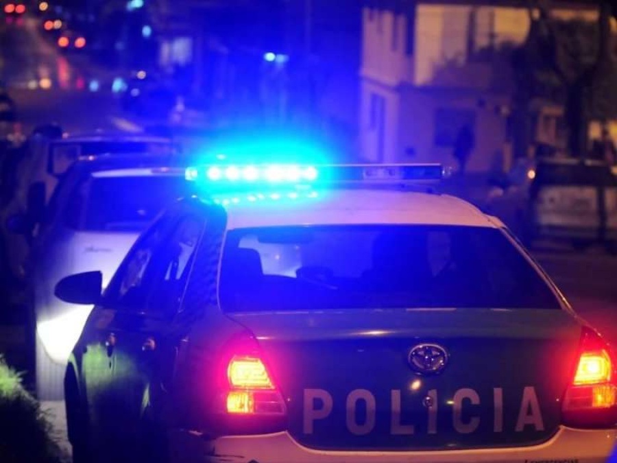 Un ladrón tiró por las escaleras al policía cuando iba a atraparlo