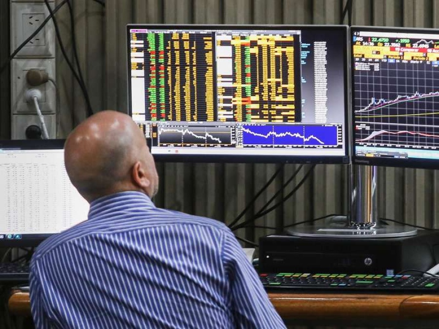 El Riesgo País cortó la racha bajista y no pudo perforar los 2.000 puntos