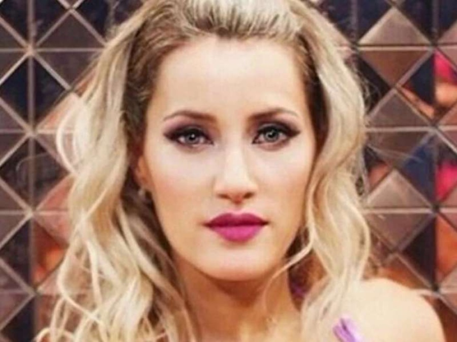 Mica Viciconte posó ”hot” y de espaldas