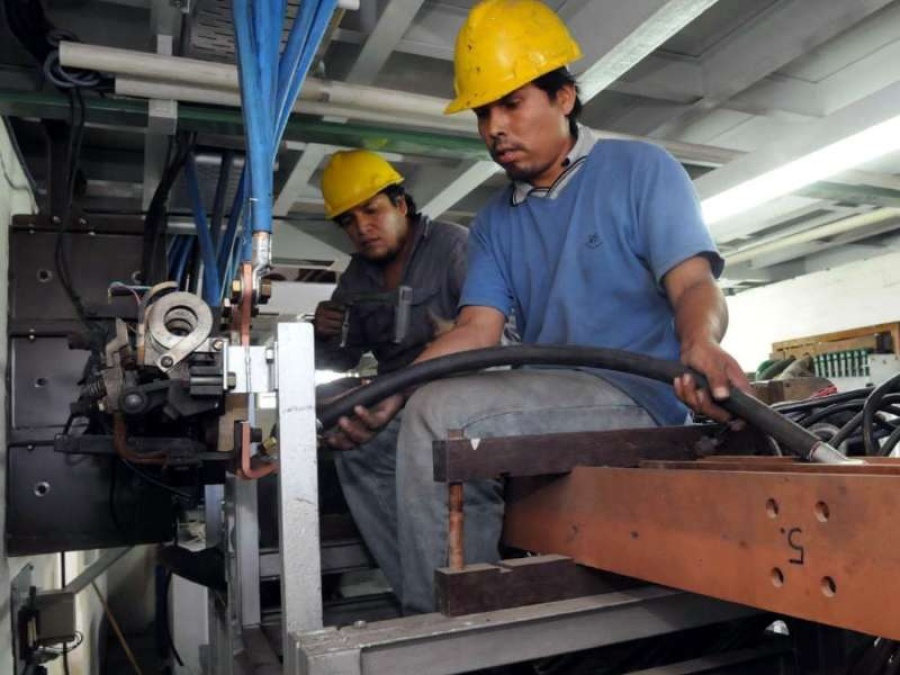 Se presentó un amparo contra el decreto de Macri que reduce las indemnizaciones laborales