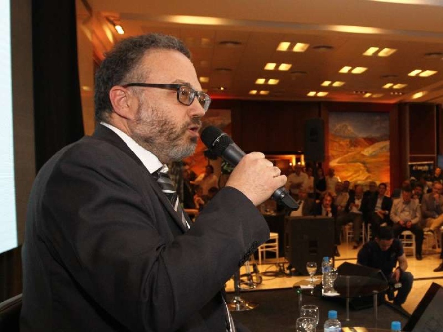 El economista más cercano a Alberto Fernández reconoció que hay convenios laborales viejos