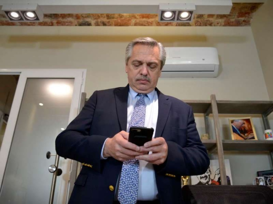 Alberto Fernández volvió a pedir a los pilotos que cancelen el paro: ”El que paga es el usuario”