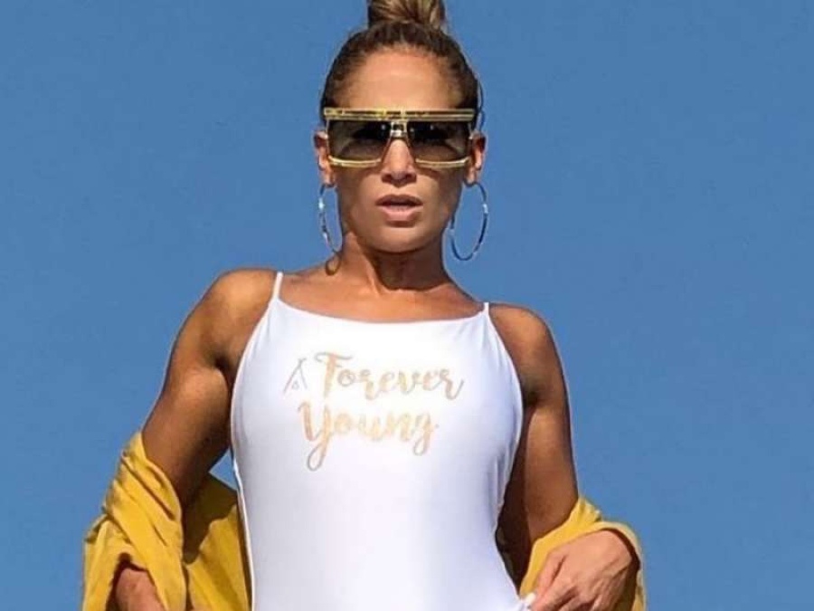 Jennifer López nos presenta ”Baila conmigo”