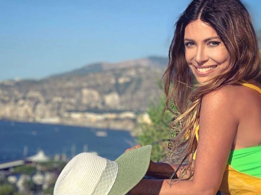 ¡Mónica Ayos se desnudó en Instagram!