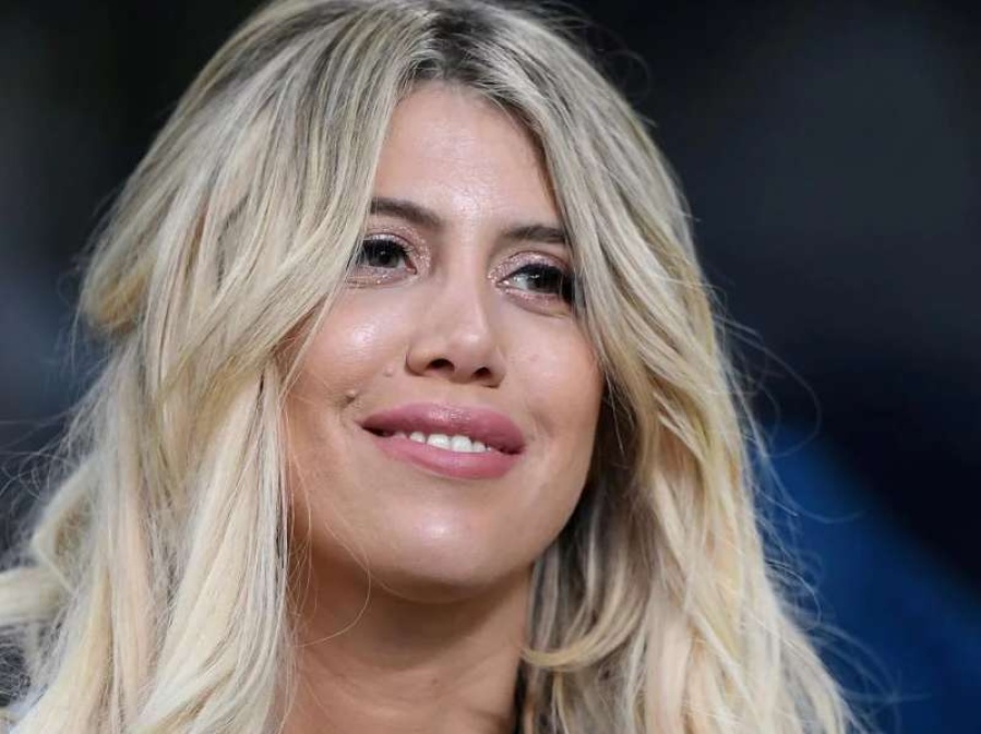 Wanda Nara posó sin bombacha en la Torre Eiffel