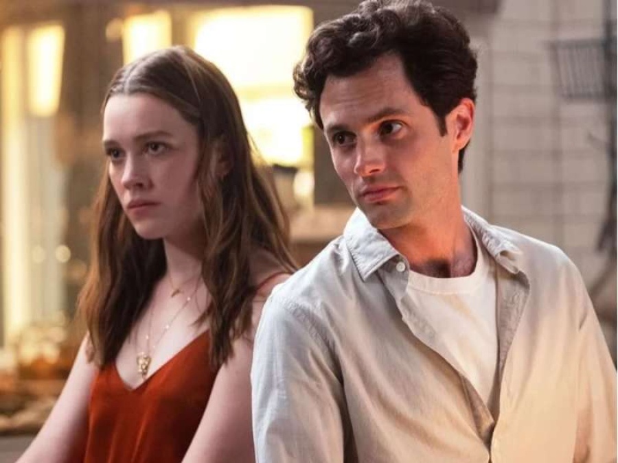 ”You”: el embarazo de Love podría complicar las cosas en la tercera temporada 