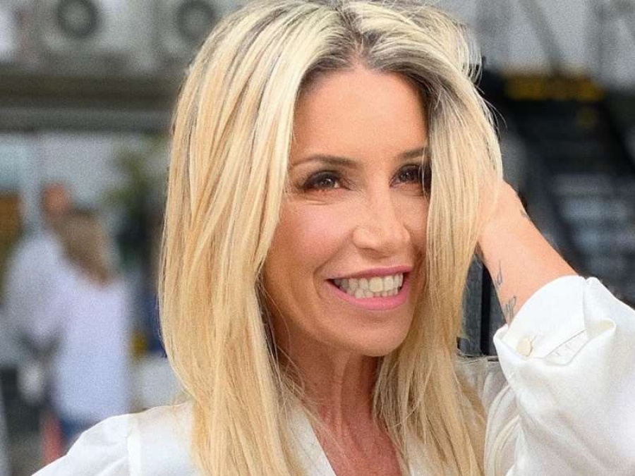 Flor Peña movió su cola al ritmo del carnaval... ¡tremendo!