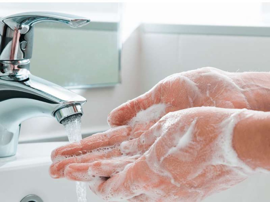 Coronavirus: ¿por qué tenemos que lavarnos las manos y no usar solo alcohol en gel?