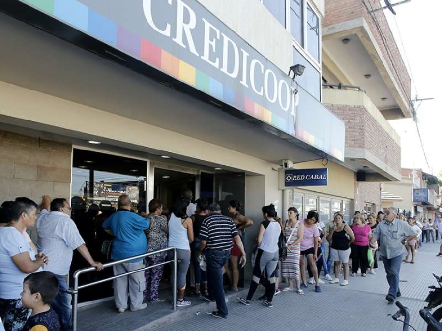 Los bancos abrirán el viernes, solo para pagos a jubilados y las AUH