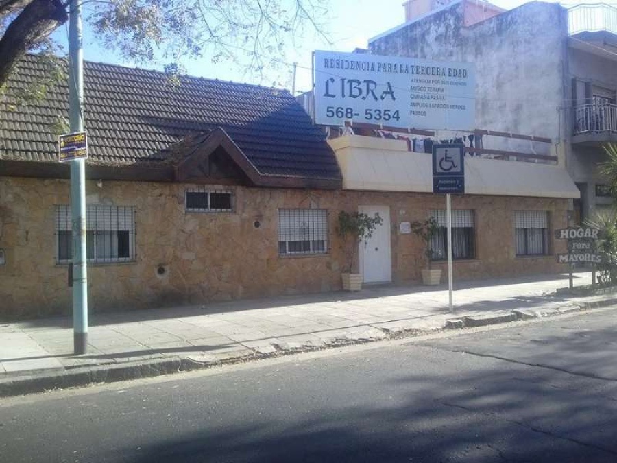 Evacuaron un geriátrico porque tras la visita de un hombre, los abuelos tienen síntomas