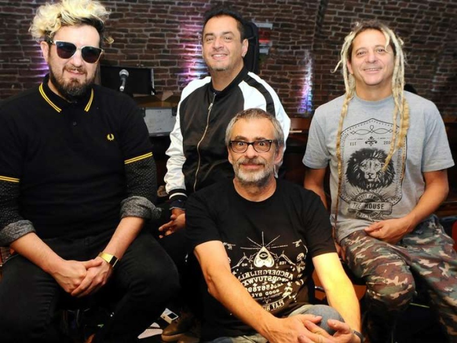 Los Auténticos Decadentes presentaron ”Juntos para siempre” desde su casa 