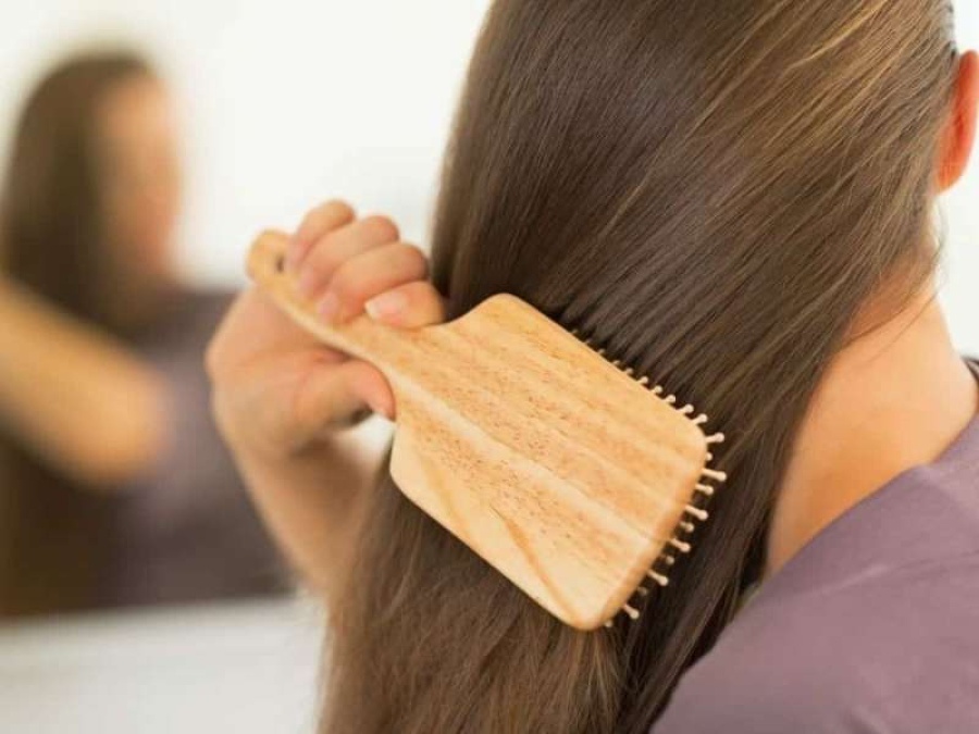 ¿El coronavirus se contagia a través del maquillaje o del cabello?