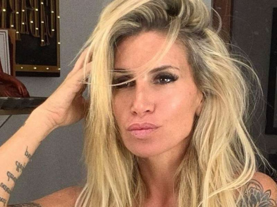 Flor Peña posó casi desnuda en Instagram