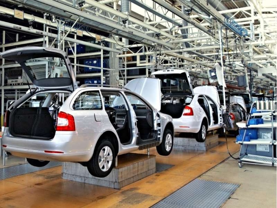 Las automotrices retoman las actividades de manera progresiva