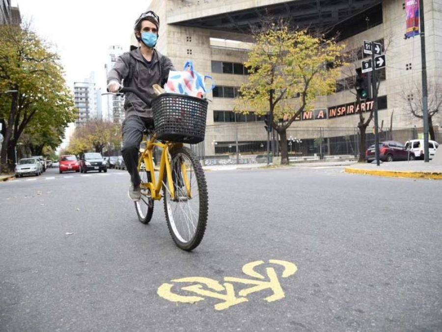 La Plata ya comenzó el plan para promover la bicicleta y evitar los micros