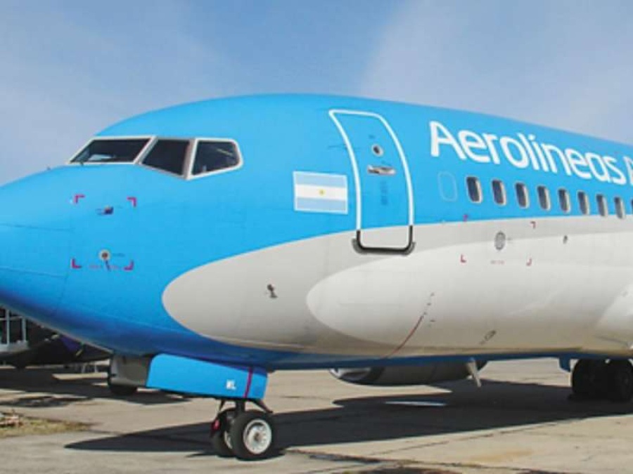 Por dos meses: Aerolíneas Argentinas suspenderá a 7.500 de sus 12.000 empleados