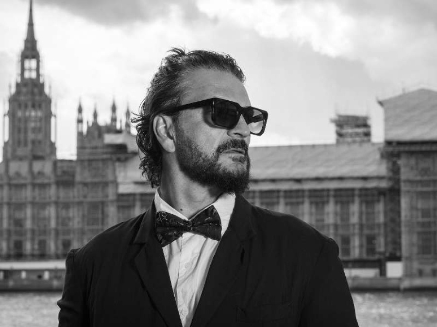  Ricardo Arjona critica a la fama en su nueva canción