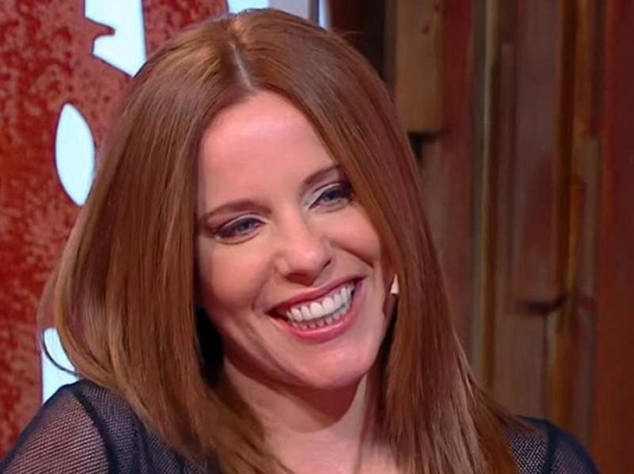 Agustina Kämpfer posó súper sexy lavando el piso