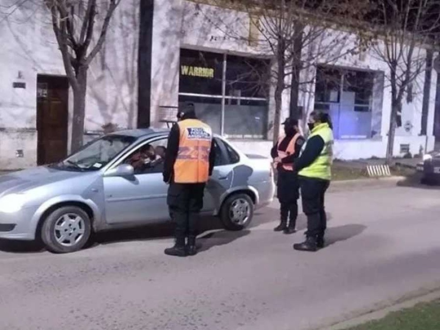 Coronavirus: 180 personas debieron ser aisladas en Navarro tras una reunión de juego clandestino