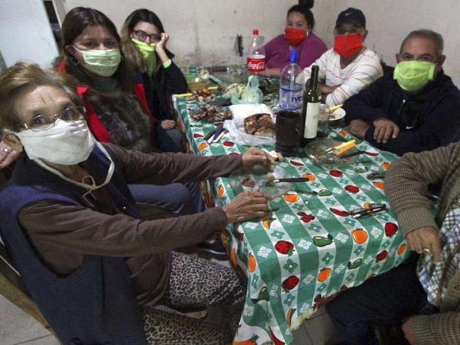 Cuarentena: según un estudio, el 88% admitió haber visitado a amigos o familiares