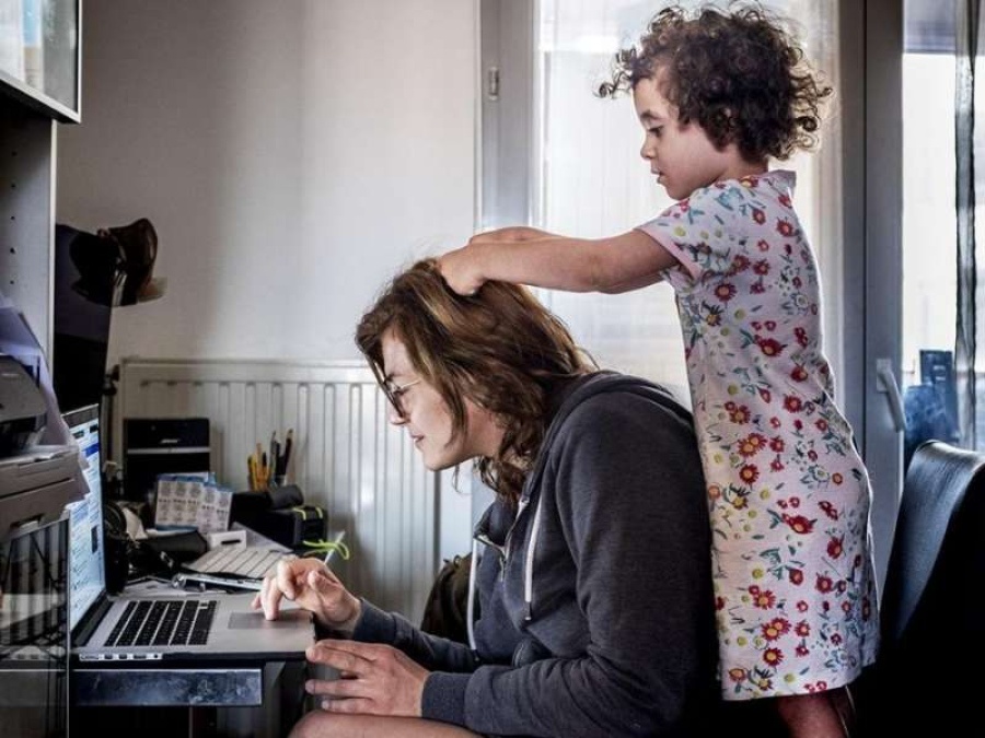 El 70% de quienes hacen ”home office” cuidan a sus hijos al mismo tiempo 