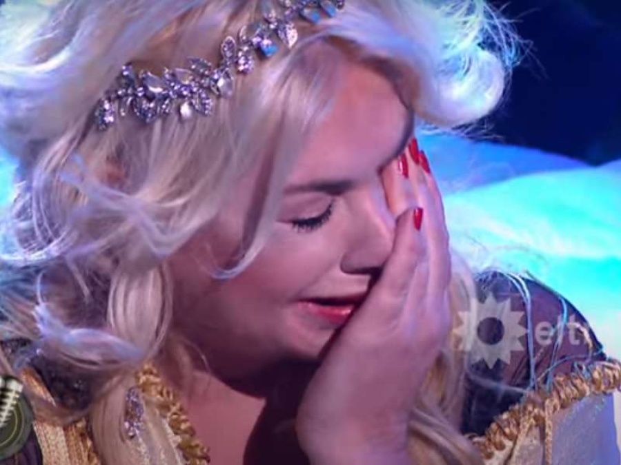 Las tremendas caras de Moria Casán tras el llanto de Esmeralda Mitre... ¡en plena canción!