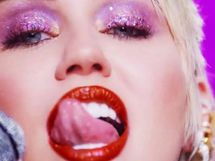 Miley Cyrus lanzó ”Midnight Sky”, una canción autobiográfica