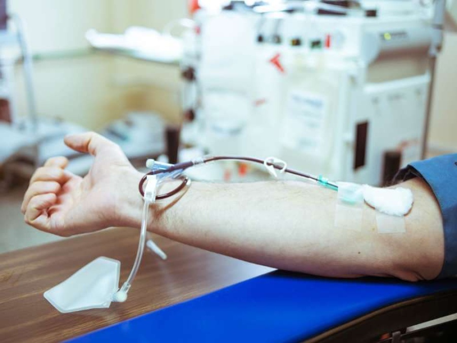 Tres platenses recuperados de COVID-19 se ofrecen para donar plasma