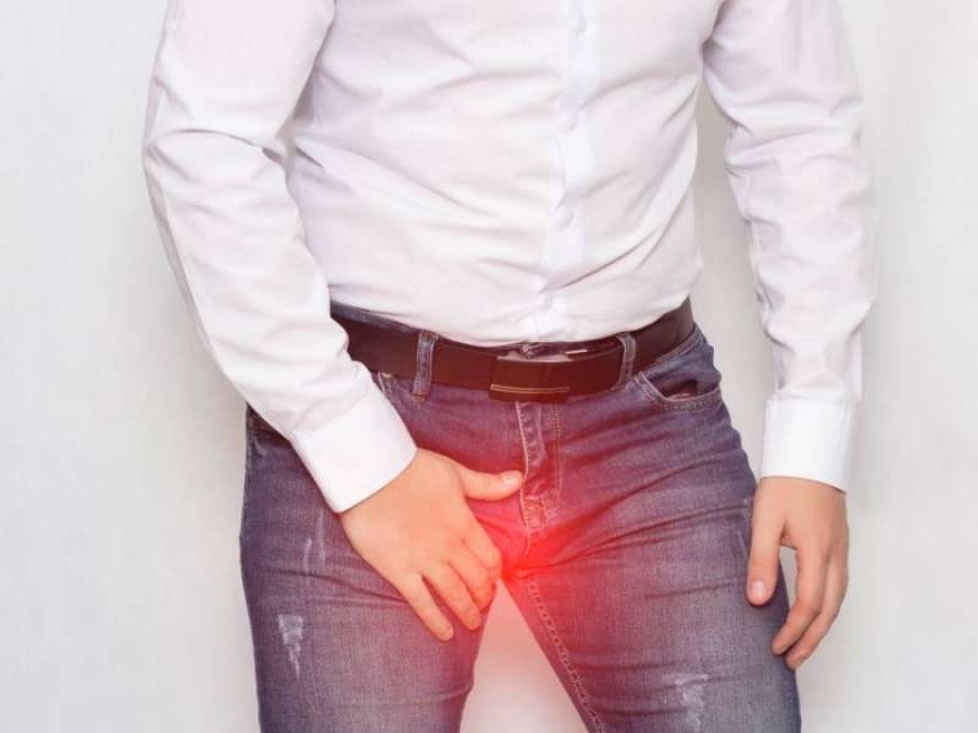 La hinchazón de testículos es otro de los síntomas del COVID-19 