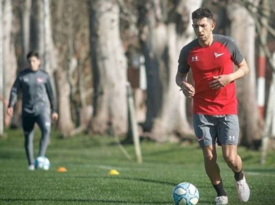  Estudiantes hizo oficial la salida de tres futbolistas