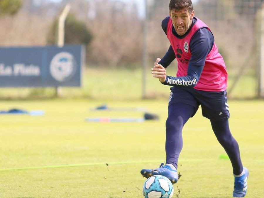 Gimnasia se entrenó con novedades en Abasto y espera por Weigandt