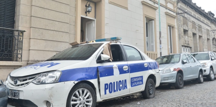 Un hombre golpeó a su ex pareja en Tolosa y los oficiales la encontraron ensangrentada en la calle