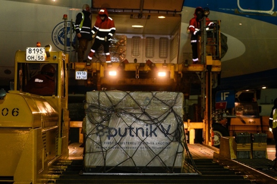 Partió hacia Rusia el avión que traerá al país las nuevas dosis de la vacuna Sputnik V