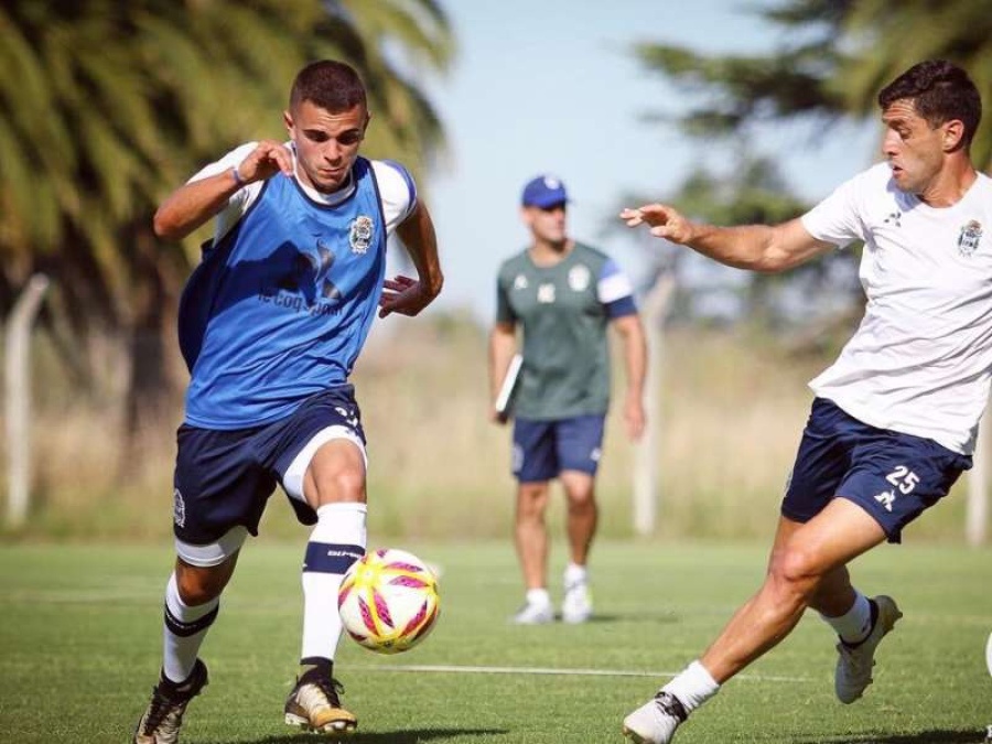 Maradona pierde a otro futbolista por lesión 