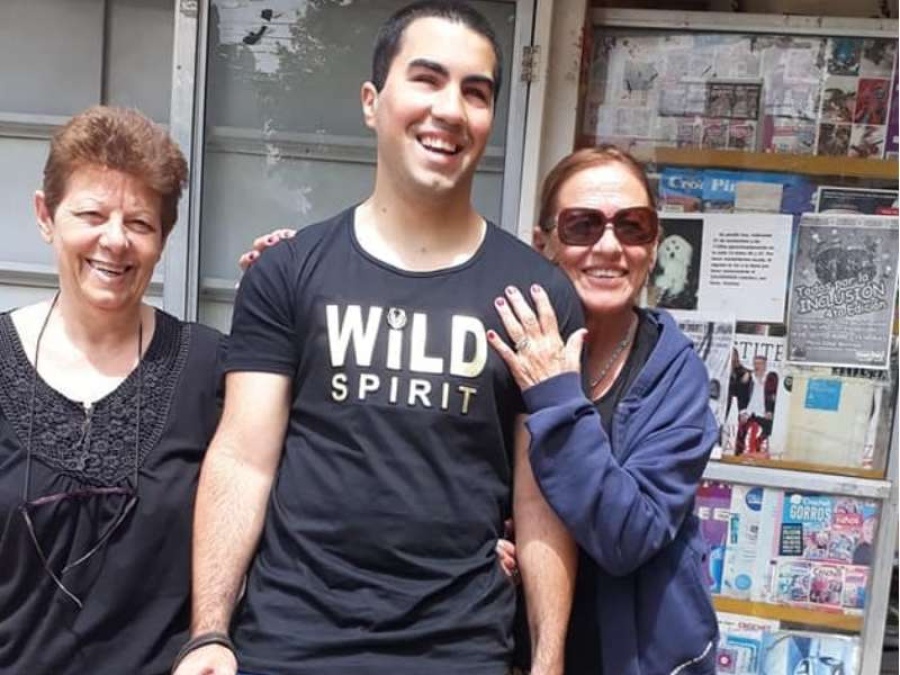 Gastón es no vidente, vive en Los Hornos y con 1.900 dólares cambiaría su vida para siempre: cómo colaborar