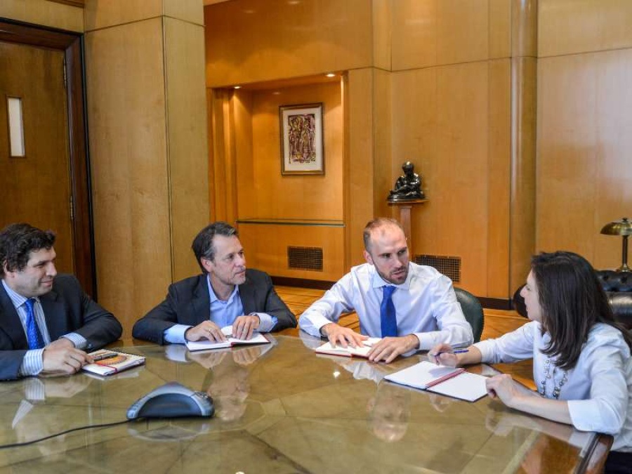 El FMI llega al país para conocer los detalles del plan económico: también se reunirán con empresarios y gremialistas