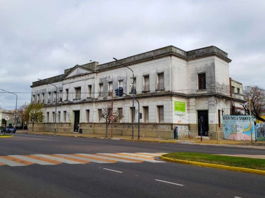 Encargaron camperas de egresados en La Plata en el 2019, nunca se las dieron e irán a la Justicia: ”Nos amenaza y nos bloquea; somos muchas escuelas”