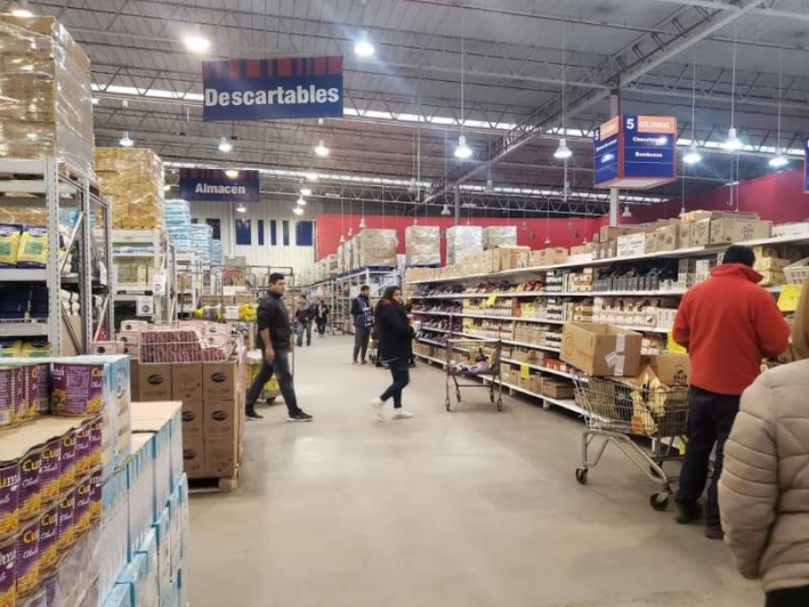 Robaban utensillos en un hipermercado de La Plata pero un empleado los delató y no pudieron escapar