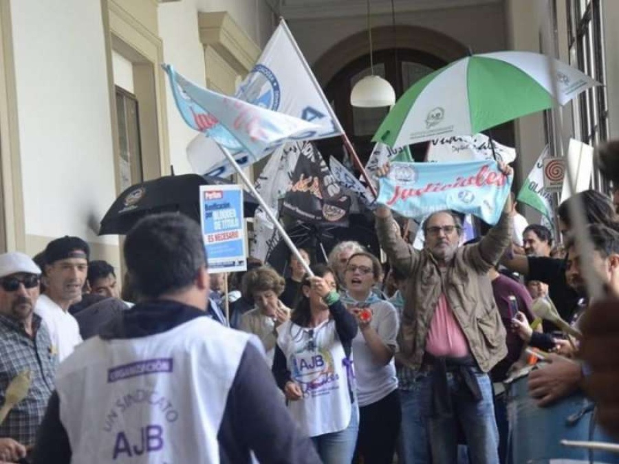 Provincia se reúne con los judiciales y esta tarde podría cerrarse la última paritaria fuerte