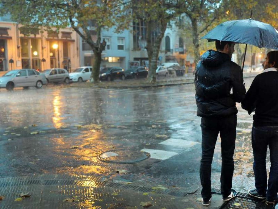 Hay alerta meteorológico por fuertes lluvias en La Plata