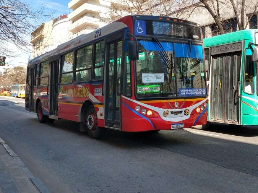 Choferes cerraron la paritaria con un 30% de aumento y no habrá paro de micros