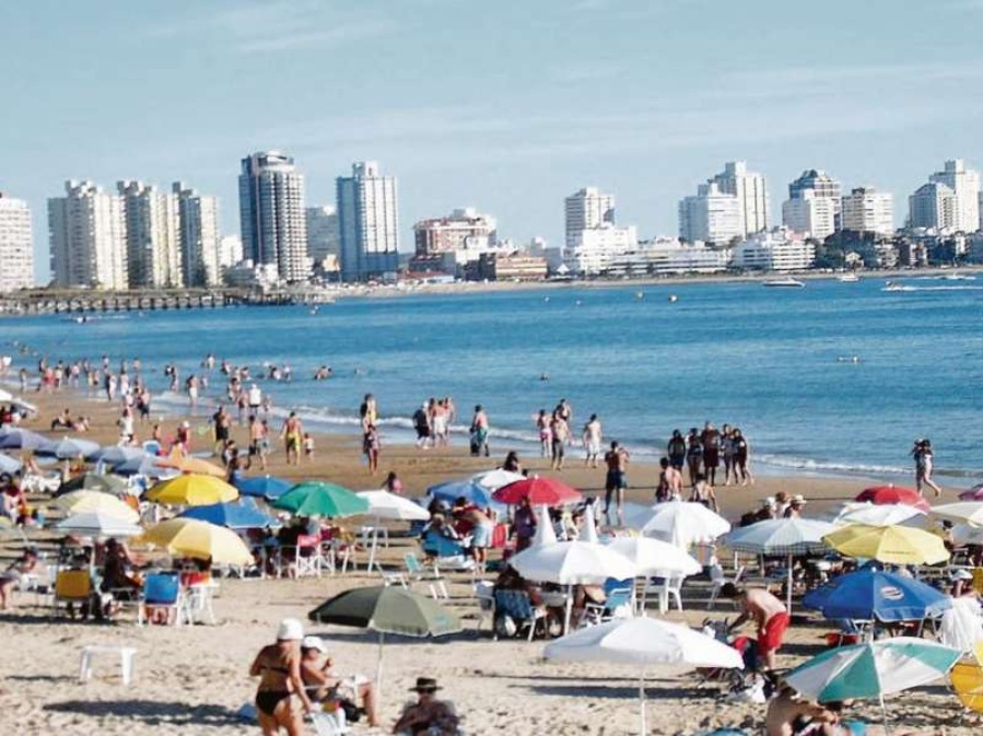 Por el COVID-19, Uruguay cerrará sus fronteras durante el verano