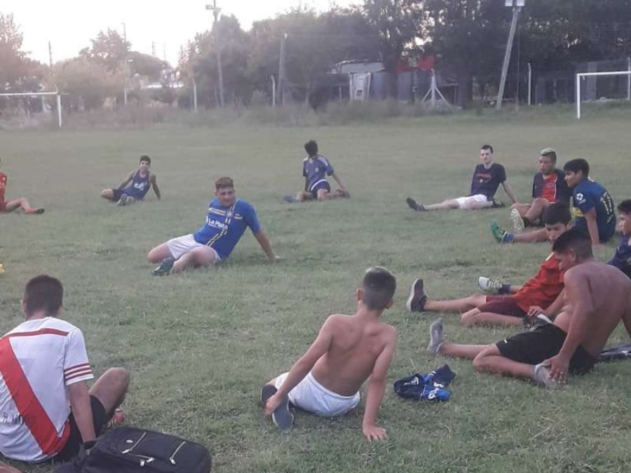 Robaron cables, materiales de entrenamiento y 10 reflectores en un club de San Carlos: ”Así es imposible seguir”