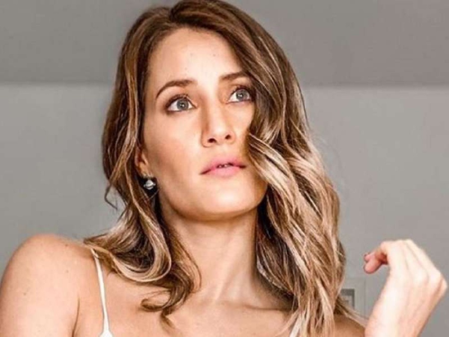 Mica Viciconte mostró la cola... ¡y casi las lolas!