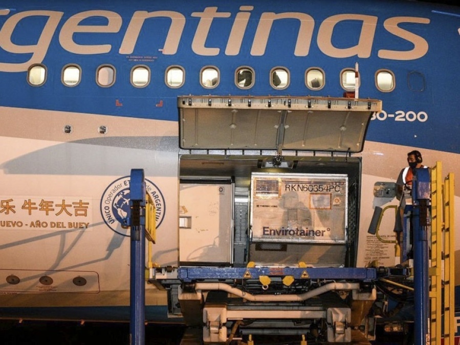 Este sábado parte un nuevo vuelo en búsqueda de nuevas dosis de la vacuna Sinopharm