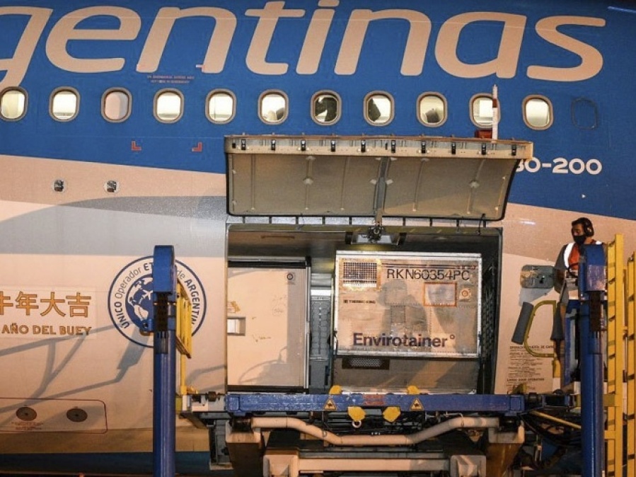 Llegaron al país un millón de dosis de la vacuna china Sinopharm