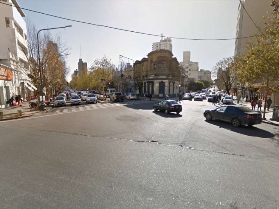 ”Trapito” apuñalado en el centro de La Plata: el sospechoso es otro trapito y habrían discutido por el control de la cuadra